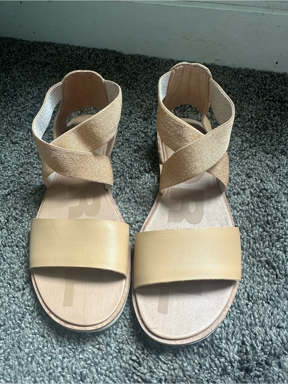 Sorel Women's Beige/Tan Crisscross Elastic Sandal